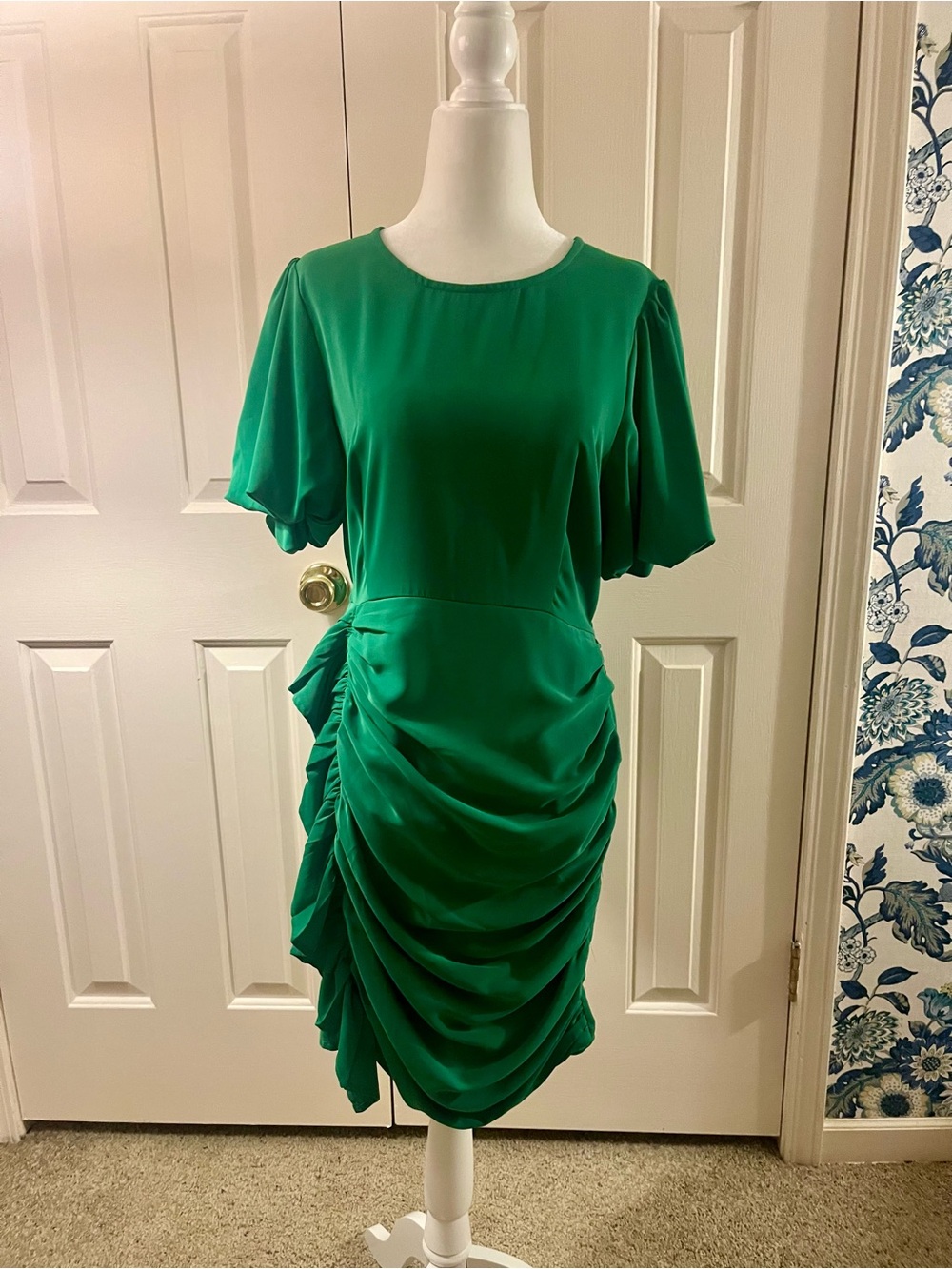entro Emerald Green Ruched Short-Sleeve Dress